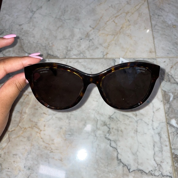 100% authentic Chanel glasses - Picture 2 of 3